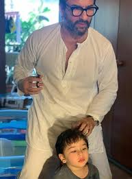 Saif Ali Khan Turns Hairstylist Of Taimur In 2020 Saif Ali Khan Taimur Ali Khan Bollywood News