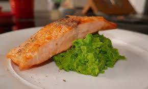 Lachsfilet Mit Erbsenpuree Vom Grill Rezept Erbsenpuree Lachsfilet Erbsen Puree