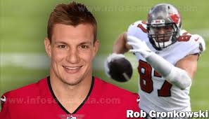 He is currently playing for the national football league's new england patriots as a tight end. Rob Gronkowski Bio Family Net Worth Celebrities Infoseemedia