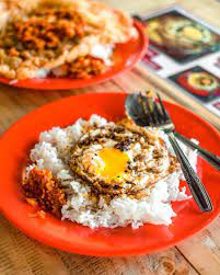 Untuk menjawabnya, mari kita bandingkan kalori yang terdapat pada mie instan dan nasi dengan berat yang sama. Yuk Hitung Kalori Dalam 10 Makanan Paling Hits Sepanjang 2019 Ini