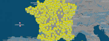 Le mouvement des gilets jaunes « a ébranlé la société française, son système politique et le gouvernement, affirmait le politologue yves sintomer dans libération. Coup De Poing Completement Congele Gilets Jaunes Bonnets Rouges Absorbant Proteger Nomination