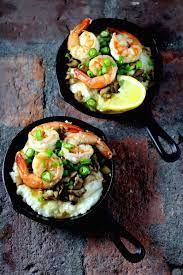 Shrimp And Grits In Mini Cast Iron Skillets Taste With The Eyes Cast Iron Recipes Cast Iron Skillet Recipes Cast Iron Cooking
