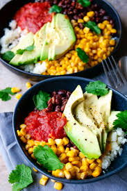 Burrito Bowl Mit Blumenkohlreis Avocado Mais Und Schwarzen Bohnen Rezept In 2021 Lebensmittel Essen Kaltes Essen Gemuse Rezepte Gesund