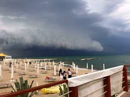 May 31, 2021 · tromba d'aria su sottomarina, danni sul litorale la tempesta di pioggia, grandine e vento si è abbattuta sulla città alle 2 di notte daniele zennaro 31 maggio 2021 Tromba D Aria A Marina Di Lesina Il 24 Luglio 2020