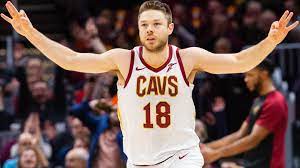 Matthew dellavedova signed a 1 year / $2,174,318 contract with the cleveland cavaliers, including $2,174,318 guaranteed, and an annual average salary of $2,174,318. Nba Cleveland Cavaliers Matthew Dellavedova Gets Mvp Chants At The Land