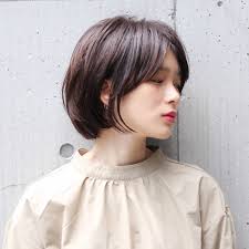 クール 大人可愛い 女っぽさも こなれボブスタイル 耳かけアレンジ コンパクトなシルエットと軽さを作るカットがポイントです ヘアカット 髪型 ショートボブ