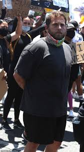 See why a photo with the los angeles lakers star is so important. Jonah Hill Joins Black Lives Matter Protest In La After Pledging To Listen Learn Show Up Readsector Female