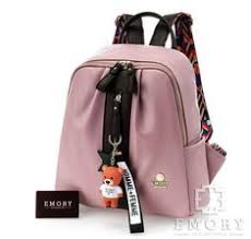 Tas kulit ini cocok bagi wanita muda yang ingin tampil stylis ketika pergi keluar, seperti sekolah, kantor, maupun hangout bareng teman. Hand Bag Trendy
