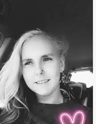 Leanne Crump's Instagram, Twitter & Facebook