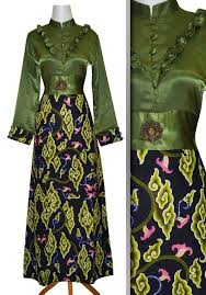 Salah satu baju kondangan yang menjadi baju pesta kekinian 2019 yaitu baju kondangan kebaya modern. Model Baju Gamis Batik Kombinasi Polos Batik Gaun Malam Pakaian Pesta