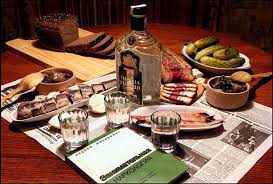 как накрыть стол на день рождения дешево и вкусно Kartinki Po Zaprosu Kolbasa Vino Spirtnoe Servirovka Domashnego Stola Nature Morte