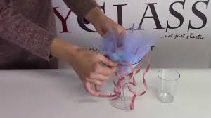 In questa categoria potete trovare idee originali per il vostro matrimonio. Come Fare Un Porta Confetti Centro Tavola Con Un Bicchiere Di Plastica Youtube