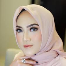 Foto model berhijab cantik, fatin lewat! 10 Rekomendasi Fashion Blogger Indonesia Hijab Sociabuzz