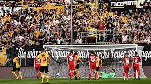 Dynamo dresden won 3 direct matches.ingolstadt won 5 matches.7 matches ended in a draw.on average in direct matches both teams scored a 2.47 goals per match. Dynamo Dresden Fc Ingolstadt 2 2 Die Bilder Zum Spiel Sportbuzzer De