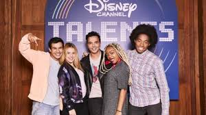On y retrouve le chorégraphe kamel ouali, alors jeune artiste. Album Disney Channel Talents
