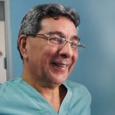 HOY MIÉRCOLES POR LA TARDE. El Dr. Guillermo Peña Cabus, especialista en  Cirugía Estética Reconstructiva, operará gratuitamente en CEMECO al pequeño  Jonathan Valerio Ríos Reyes (2), quien fue atacado con un machete