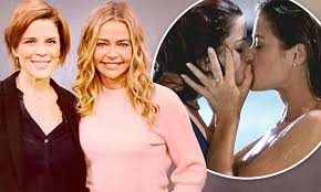 Последние твиты от wild things (@wildthings_tv). Denise Richards And Neve Campbell Have Wild Things Reunion And Joke We Picked Up Where We Left Off Daily Mail Online