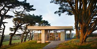 Haus annalisa peter zumthor leis, switzerland annalisa's wooden house is built in leis, a small hamlet on the valley slope above vals village. Peter Zumthor Baut In Devon Ein Fenster In Die Natur Nzz
