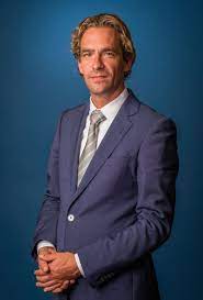 Van 't wout wordt de komende tijd vervangen door stef blok (vvd), de demissionair. In Het Kort Springerlink