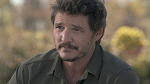 Pedro Pascal „odhalil“, proč nosí ramenní závěs: Mezitím vyšlo najevo, jak  to ovlivní natáčení The Last of Us