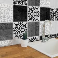 Facile d'entretien et d'utilisation, une théière est conçue dans une matière noble et de qualité. Sticker Carrelage Patchwork Noir Et Blanc Wall Art Fr