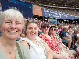 Cathy Harvey 💙💛 (@cathharvey)