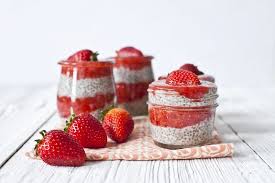 Pouding Aux Graines De Chia Et Coulis De Fraises Chia Pudding Snack Recipes Food