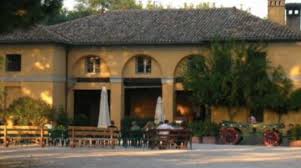Fondato da prosapio luca ottimo stimatore della  casa delle aie  chef executive. Nel Teatrino Della Casa Delle Aie Di Cervia La Commedia Dialettale Un Mare Imbezel Ravennanotizie It
