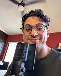 Normalmente no subo publicaciones así, pero hoy dije, por que no, a  celebrar y reconocer este largo y lento camino de convertirme facilitador  de espacios de consciencia e introspección. En lo personal,