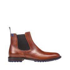 Warm materials, rugged soles and a comfortable tread for that bit of extra grip, it's all part of the boots collection this winter. Floris Van Bommel 10902 Heren Chelsea Boot Strating Schoenen