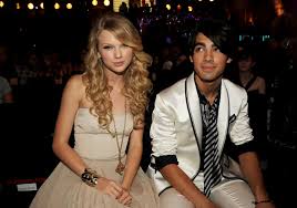 Mar 03, 2021 · taylor swift and john mayer allegedly began dating in 2009, when taylor was 19 and john was 32. Joe Jonas Is Not The Only Taylor Swift Ex Fans Think Mr Perfectly Fine Could Be About