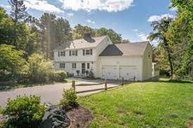 Weston leslie macgregor levine (leader) tel: 1 Lantern Ln Weston Ma 02493 Mls 72767249 Coldwell Banker