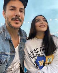 يلعب الفنان السوري باسل خياط شخصية رجل أعمال ضمن أحداث مسلسل حرب أهلية الذي يقف فيه أمام الفنانة يسرا لأول مرة. Ù‚ØµØ© Ù…Ø³Ù„Ø³Ù„ Ø­Ø±Ø¨ Ø§Ù‡Ù„ÙŠØ© ÙŠØ³Ø±Ø§ Ø§Ø¨Ø·Ø§Ù„Ù‡ ÙˆÙ…ÙˆØ§Ø¹ÙŠØ¯ Ø¹Ø±Ø¶Ù‡ Ø¯Ù†ÙŠØ§ Ø§Ù„Ù…Ø´Ø§Ù‡ÙŠØ±