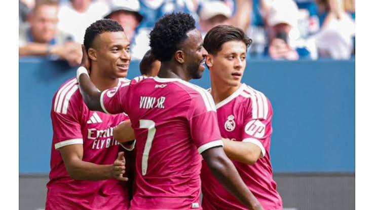 Veja gols em Schalke 04 x Real Madrid: Mbapp&eacute; e Huijsen marcam