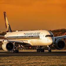 singapore airlines aircraft airbus a350 rolling at manchester airport runway 05r tags singapore avgeek air singapore airlines manchester airport aircraft
