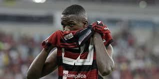 ヴィニシウス選手はブラジル出身のサッカー選手。sc相模原に所属。ポジションはmf。ヴィニシウス選手の使用スパイクは不明。 スパイクデータ未登録 選手データ 選手名 ヴィニシウス 所属クラブ sc相模原 ポジション mf 背番号 28 生年. ãƒ¬ã‚¢ãƒ«ç§»ç±å†…å®šã®17æ­³ãƒ´ã‚£ãƒ‹ã‚·ã‚¦ã‚¹ ã‚µãƒãƒ¼ã‚¿ãƒ¼ã¨ æ¶™ã®ãƒã‚°