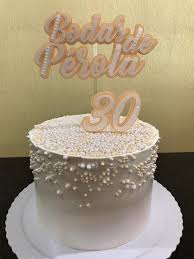 Isso não significa que não tenha gosto, muito pelo contrário, é um dos bolos mais gostosos do mundo para comer com café. Bodas De Perola Bodas De Perola Bolo Bodas
