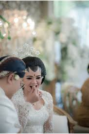 Done veil nikah my dear kazen #aswedding #fewdaystogo #veilnikah #bybusanasari #jomtempah veil nikah off white with silver pearl detailing. Ade Kharisma Akad Nikah Reynard Karman Photography