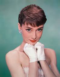 Chi lo ha reso iconico è stata, negli anni '50, audrey hepburn in vacanze romane: Capelli Come Audrey Hepburn Uno Stile Da Imitare Estetica It
