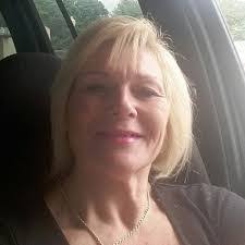 Lisa Gutowski's Instagram, Twitter & Facebook