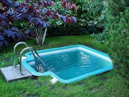 Penataannya pun dapat dibuat sederhana dan tidak memerlukan desain yang kompleks. Ingin Punya Kolam Renang Mini Di Rumah Terapkan 5 Tips Ini