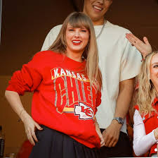 Sparkling Birthday Gift to Taylor Swift