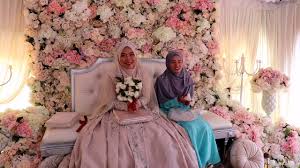 Ada 11 ahli keluarga kesemuanya terlibat, termasuk beberapa mak saudara berhampiran yang makan asam pedas telur ikan itu. Sedih Pilu Majlis Akad Nikah Fauzi X Fatin Jangan Tengok Kalau Hati Tisu By Kompang 5 Beradik Official