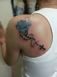Praying hands with rosary tattoo on chest for men. Rosary And Rose Inspirational Tattoos Incredible Tattoos Tattoos For Women
