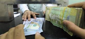 سجل الريال اليمني، اليوم الأربعاء 23 يونيو/حزيران، تراجعاً كبيرا أمام سلة العملات الأجنبية متأثراً بقرار سلطات الحوثي الانقلابية فرض إجراءات لمنع التعامل بالطبعة الجديدة التي بدأ البنك. Ø§Ù„Ø±ÙŠØ§Ù„ Ø§Ù„ÙŠÙ…Ù†ÙŠ ÙŠÙˆØ§ØµÙ„ Ø§Ù„Ø§Ù†Ù‡ÙŠØ§Ø± Ø£Ù…Ø§Ù… Ø§Ù„Ø¹Ù…Ù„Ø§Øª Ø§Ù„Ø£Ø¬Ù†Ø¨ÙŠØ© Ø§Ù„Ù…Ù‡Ø±Ø© Ø¨ÙˆØ³Øª