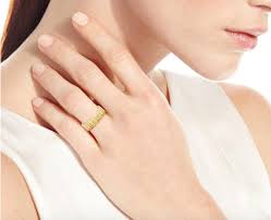 Find simple, beautiful solitaire diamond ring designs at jared. 36 Gorgeous Unique Wedding Bands That Ll Steal The Show