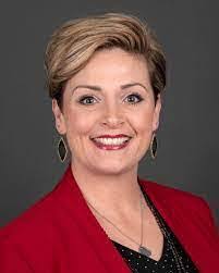 Dee Pickering's Instagram, Twitter & Facebook