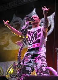 You Re Not My Kind Five Finger Death Punch The Most Amazing Lead Singer To See Live Radiates Caring For Ffdp Fans Five Finger Death Punch Ivan Moody Five Fingers
