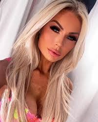 Mara Carson's Instagram, Twitter & Facebook