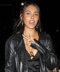 Madison Beer (femdom, possible cei, cbt, breathplay, game) - Image Chest